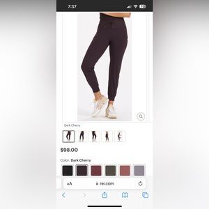 Vuori Daily Jogger Dark Cherry.